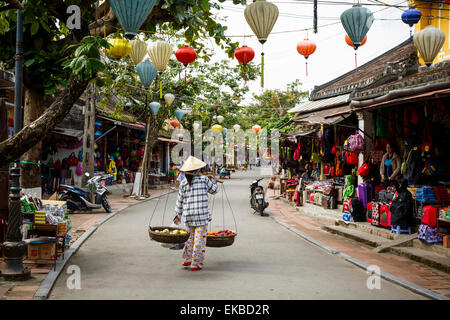 Scène de rue, Hoi An, Vietnam, Indochine, Asie du Sud-Est, l'Asie Banque D'Images