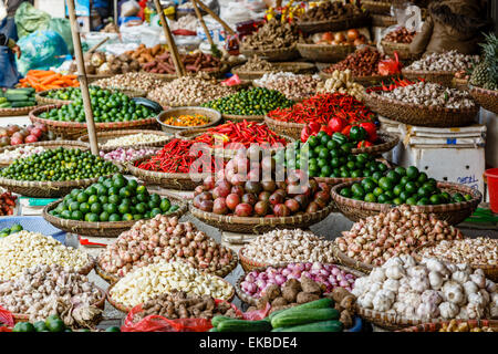 Fruits et légumes sur un marché de décrochage dans le vieux quartier, Hanoï, Vietnam, Indochine, Asie du Sud-Est, l'Asie Banque D'Images