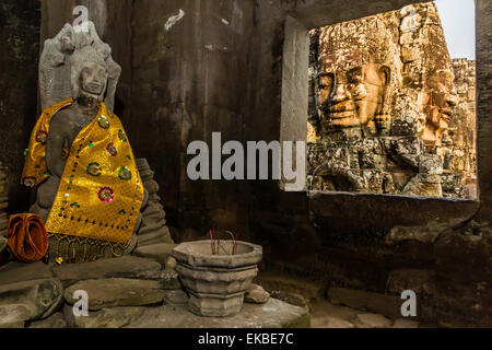 Face à quatre tours à Prasat du Bayon, Angkor Thom, Angkor, l'UNESCO, Siem Reap, Cambodge, Indochine, Asie du Sud, Asie Banque D'Images