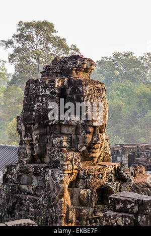 Face à quatre tours à Prasat du Bayon, Angkor Thom, Angkor, l'UNESCO, Siem Reap, Cambodge, Indochine, Asie du Sud, Asie Banque D'Images