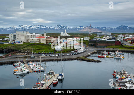 Vue sur le port de pêche et les maisons à Stykkisholmur, péninsule de Snæfellsnes, l'Islande, les régions polaires Banque D'Images