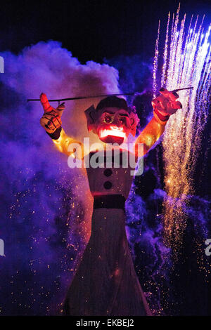 L'incendie de Zozobra début septembre est une partie de la célébration de la Fiesta de Santa Fe. Banque D'Images