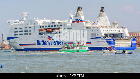 Mont St Michel bateau de croisière le nanisme esprit de Gosport ferry de Brittany Ferries dans le port de Portsmouth, Royaume-Uni. Banque D'Images