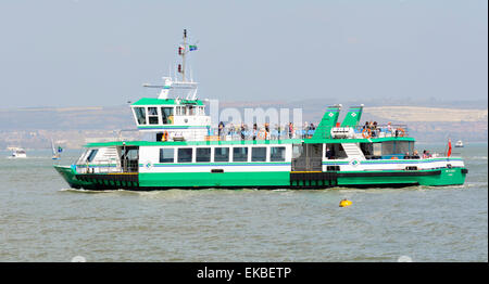 Esprit de Gosport ferry transportant des passagers entre Portsmouth et Gosport dans le port de Portsmouth, Hampshire, Royaume-Uni. Banque D'Images