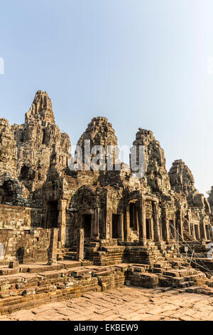 Face à quatre tours à Prasat du Bayon, Angkor Thom, Angkor, Site du patrimoine mondial de l'UNESCO, le Cambodge, l'Indochine, l'Asie du Sud-Est, Asie Banque D'Images