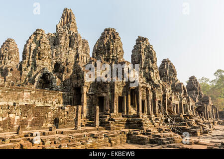 Face à quatre tours à Prasat du Bayon, Angkor Thom, Angkor, Site du patrimoine mondial de l'UNESCO, le Cambodge, l'Indochine, l'Asie du Sud-Est, Asie Banque D'Images