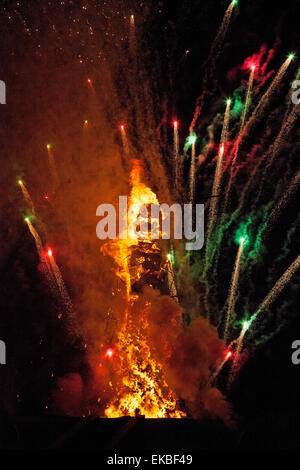 L'incendie de Zozobra début septembre est une partie de la célébration de la Fiesta de Santa Fe. Banque D'Images