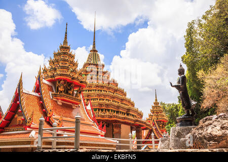 Statue de Bouddha Debout en Wat Khuha Sawan, Phatthalung province, Thailand Banque D'Images