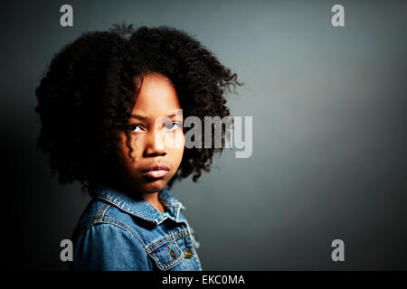 Fille avec afro Banque D'Images