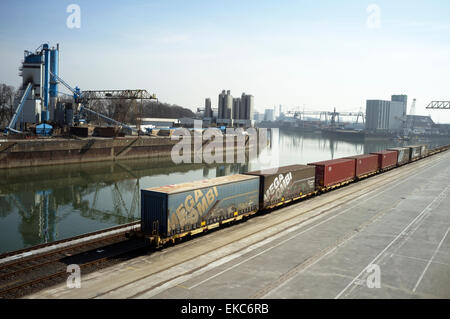 Les quais de Niehl, Cologne, Allemagne. Banque D'Images