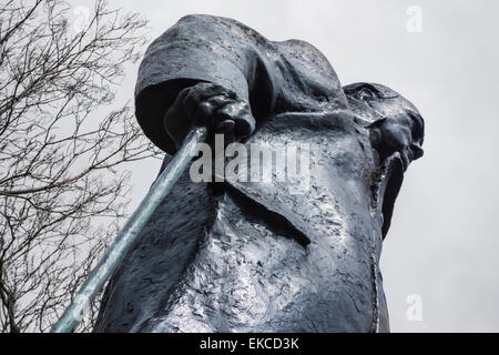 Statue de Winston Churchill (par Ivor Roberts-Jones) à la place du Parlement, Londres, Angleterre Banque D'Images