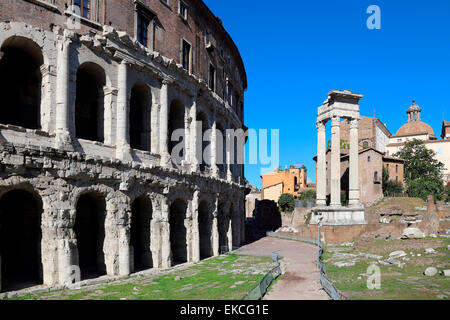 Italie Rome Theatro Marcello Temple de Apollon Sosien Banque D'Images