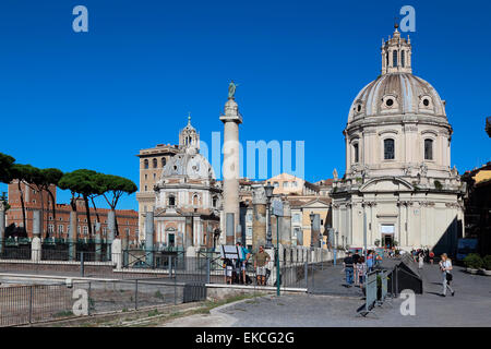 Italie Rome Chiesa Cattolica SS Nome di Maria Colonna Traiana Santa Maria di Loreto Piazza Foro traiano Banque D'Images