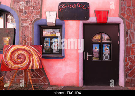 Une Boutique et studio dans le patio de la Citadelle verte, conçu par l'architecte Friedensreich Hundertwasser. Magdeburg, Allemagne. Banque D'Images