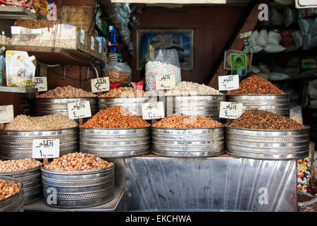 Amman, Jordanie - Mars 22,2015 : Épices à vendre dans le marché du centre ville d'Amman en Jordanie Banque D'Images