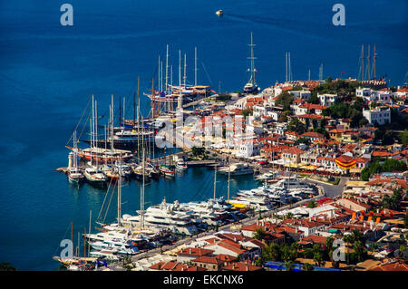 Vue sur le port de Marmaris sur Riviera Turque. Banque D'Images