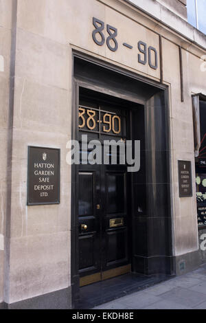 Londres, Royaume-Uni. Le 9 avril, 2015. L'emplacement dans le centre de Londres où l'Hatton Garden coffre-société est une scène de Londres les plus célèbres objets de heist dans ces dernières années. Pour le dernier week-end de Pâques, les bijoux et autres objets appartenant à des personnes de tous les horizons et à la valeur de dizaines de millions, ont été pillés et volés. La police pense d'initié a aidé les voleurs de désactiver la sécurité. Credit : RichardBaker/Alamy Live News Banque D'Images