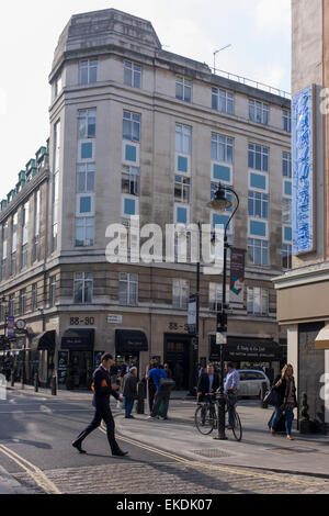 Londres, Royaume-Uni. Le 9 avril, 2015. L'emplacement dans le centre de Londres où l'Hatton Garden coffre-société est une scène de Londres les plus célèbres objets de heist dans ces dernières années. Pour le dernier week-end de Pâques, les bijoux et autres objets appartenant à des personnes de tous les horizons et à la valeur de dizaines de millions de livres, ont été pillés et volés. La police apparemment ignoré les alarmes cambriolage au cours du week-end mais pense d'initié a aidé les voleurs de désactiver la sécurité. Credit : RichardBaker/Alamy Live News Banque D'Images
