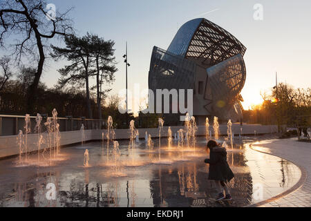 Fondation Louis Vuitton, Bois de Boulogne, Paris, Ile-de-France, France Banque D'Images