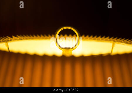 Gros plan d'une lampe brillante. Banque D'Images