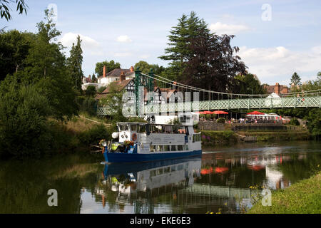 Navire de plaisance Sabrina emmène les touristes le long de la rivière Severn à Shrewsbury, Shropshire au cours de l'été 2014. Banque D'Images