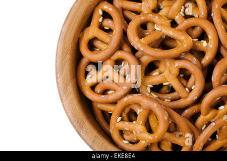 Bol de bretzels croquants isolées Banque D'Images