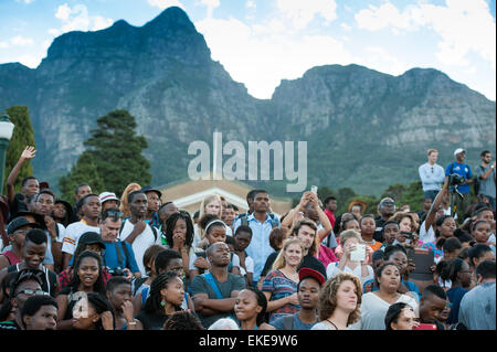 Dépose de Cecil John Rhodes statue au campus de l'Université du Cap. N° FeesMustFall Banque D'Images