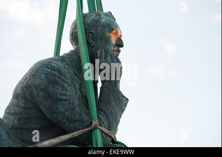 Dépose de Cecil John Rhodes statue au campus de l'Université du Cap. N° FeesMustFall Banque D'Images