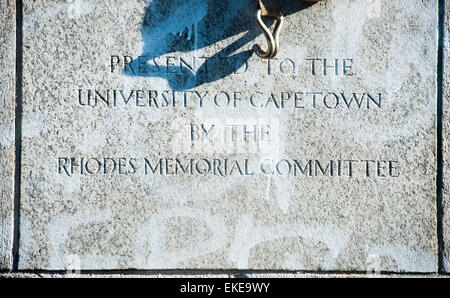 Dépose de Cecil John Rhodes statue au campus de l'Université du Cap. N° FeesMustFall Banque D'Images