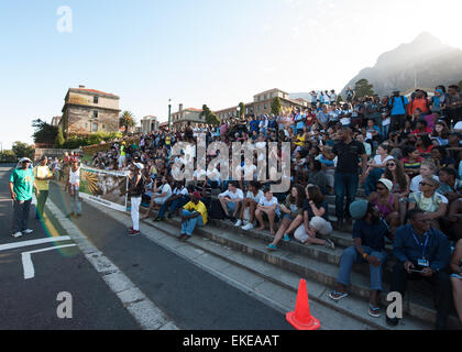 Dépose de Cecil John Rhodes statue au campus de l'Université du Cap. N° FeesMustFall Banque D'Images