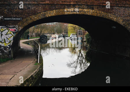 Pont sur le Regent's Canal, Londres Banque D'Images