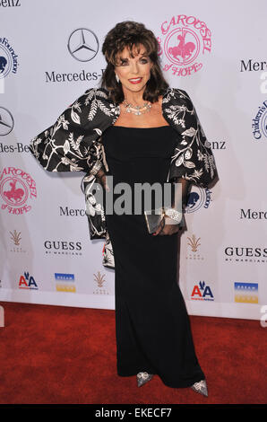 Los Angeles, CA - 20 octobre 2012 : Joan Collins à la 26e carousel of Hope Gala au Beverly Hilton Hotel. Banque D'Images