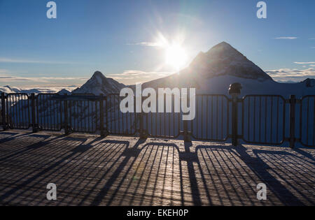 Sur le haut du Glacier Hintertux, avant le coucher du soleil, Ziilertal Alpes. L'Autriche Banque D'Images
