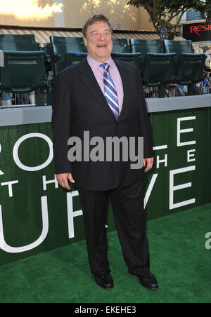 LOS ANGELES, CA - le 19 septembre 2012 : John Goodman à la première de son film 'Trouble avec la courbe' au Mann Village Theatre, Westwood. Banque D'Images