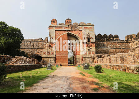 Purana qila, construit sur le site de la plus ancienne des nombreuses villes de Delhi, Inde, Indraprastha Banque D'Images