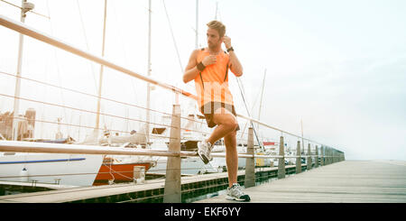 Les jeunes d'un runner beau matin exercice Banque D'Images