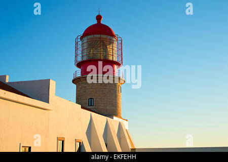 Vue rapprochée de Cabo Sao Vicente lighthouse, Sagres, région de l'Algarve, Portugal Banque D'Images