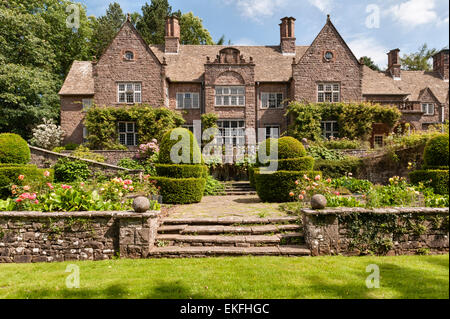 Wyndcliffe Court Gardens, Monmouthshire, Wales, UK. Un 1922 Arts et Métiers maison avec jardins conçus par Avray Tipping Banque D'Images