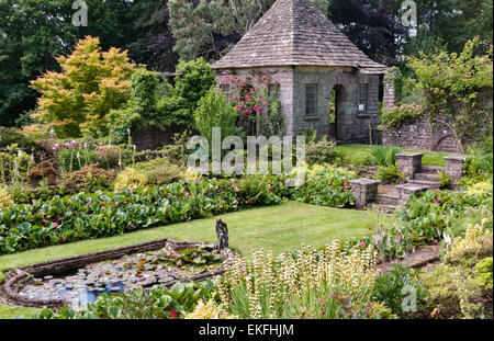 Wyndcliffe Court Gardens, Monmouthshire, Wales, UK. Un 1922 Arts et Métiers maison avec jardins conçus par Avray Tipping Banque D'Images