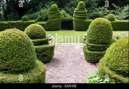 Wyndcliffe Court Gardens, Monmouthshire, Wales, UK. Un 1922 Arts et Métiers maison avec jardins conçus par Avray Tipping Banque D'Images