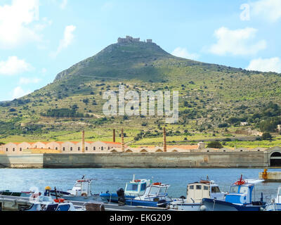 Port de Favignana au début du printemps, Sicile Banque D'Images