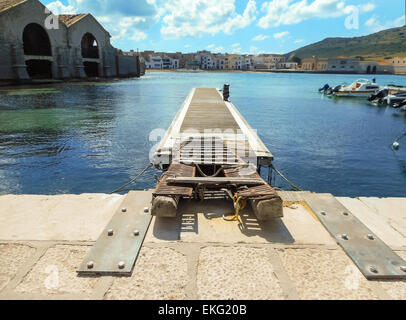 Port de Favignana au début du printemps, Sicile Banque D'Images