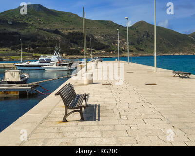 Port de Favignana au début du printemps, Sicile Banque D'Images