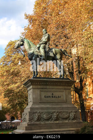 Statue équestre de Giuseppe Garibaldi à Bologne. Italie Banque D'Images