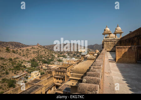 Vue depuis les remparts du Fort Amber près de Jaipur, Rajasthan, Inde Banque D'Images