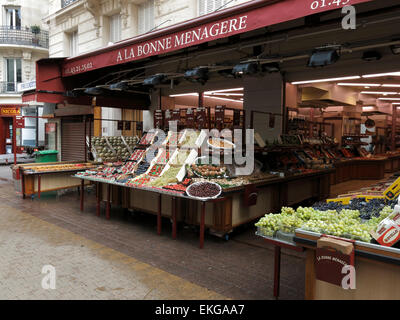 Des fruits pour la vente dans un magasin à Paris, France. Banque D'Images