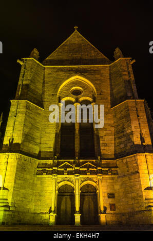 Eglise Saint Malo church à Dinan par nuit, illuminé, France Banque D'Images