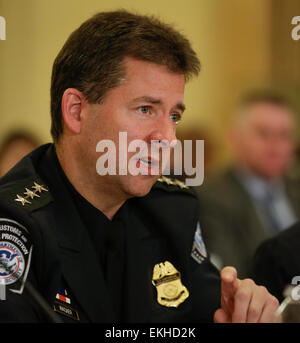 John Wagner, Sous-commissaire adjoint, Opérations de terrain du Customs and Border Protection témoigne devant le Sous-comité sur la sécurité intérieure, la question de la vulnérabilité liée à la fraude de passeport. James Tourtellotte Banque D'Images