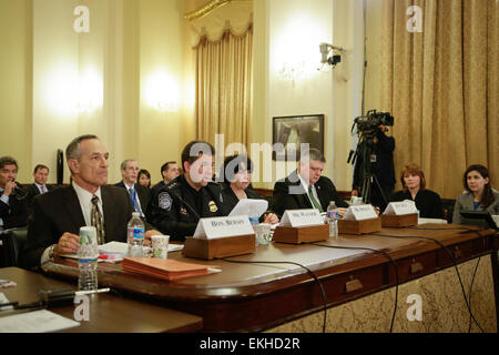 John Wagner, Sous-commissaire adjoint, Opérations de terrain du Customs and Border Protection témoigne devant le Sous-comité sur la sécurité intérieure, la question de la vulnérabilité liée à la fraude de passeport. James Tourtellotte Banque D'Images