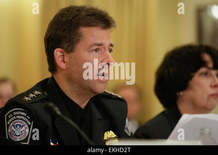 John Wagner, Sous-commissaire adjoint, Opérations de terrain du Customs and Border Protection témoigne devant le Sous-comité sur la sécurité intérieure, la question de la vulnérabilité liée à la fraude de passeport. James Tourtellotte Banque D'Images